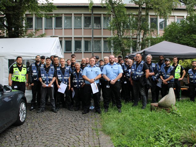 Gruppenfoto der CMS-Sicherheitsmitarbeiter beim Seehasenfest 2024 in Friedrichshafen.