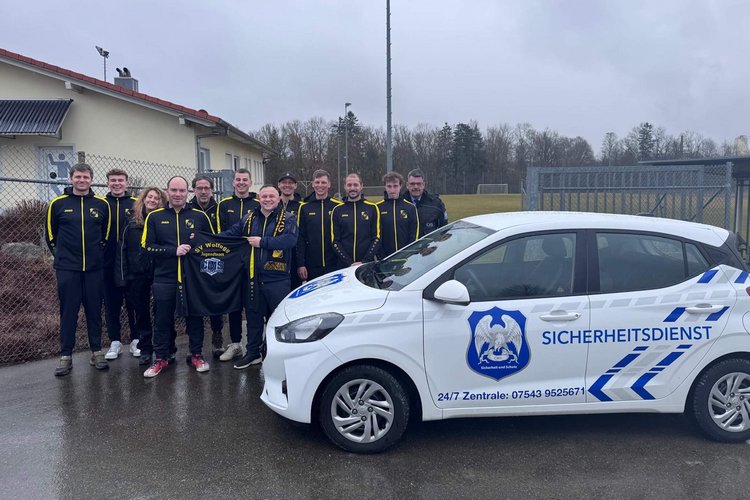 CMS Sicherheit übergibt Trikotsponsoring an Verantwortliche des SV Wolfegg 